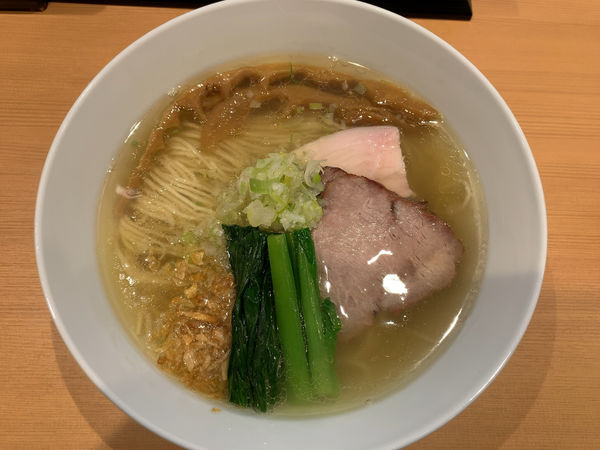 「塩らぁ麺900円」@らぁ麺 すぎ本の写真