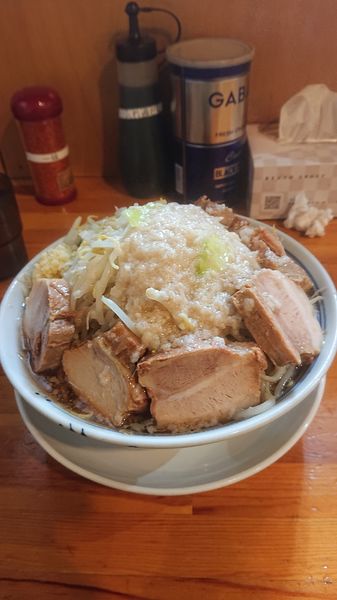「チャーシュー麺大盛  野菜マシ  ニンニク  油」@連の写真