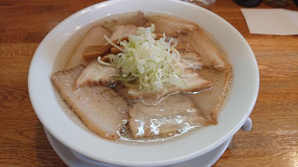 「会津山塩チャーシューメン(手打ち極太縮れ麺)」@うえんで食堂の写真