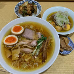 親鶏中華そば＋親皮＋かきあげ小丼＋塩もつ煮＋煮卵