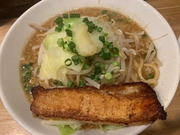 「豚骨醤油ラーメン」@まっちゃんラーメン 一筋 葛飾立石本店の写真