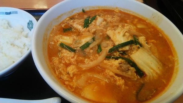 「チゲ味噌ラーメン 640円＋半ライス 120円」@日高屋 JR新杉田店の写真