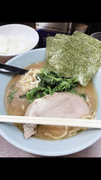 「ラーメン+半ライス」@横浜家系 侍 渋谷店の写真