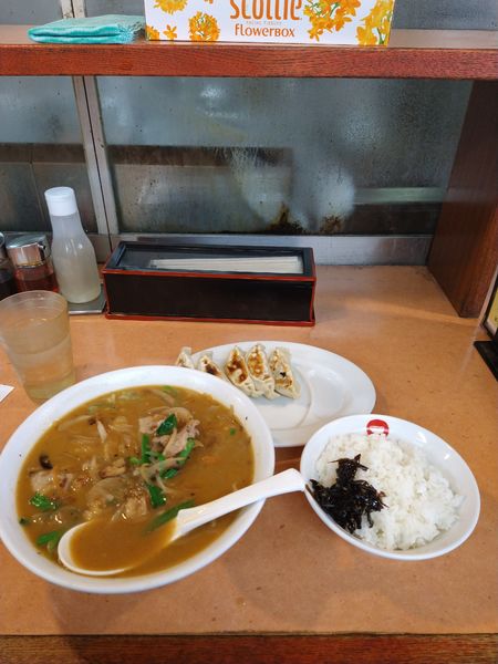 「にんにくラーメンセット 税抜1170円」@ラーメン新世 本店の写真