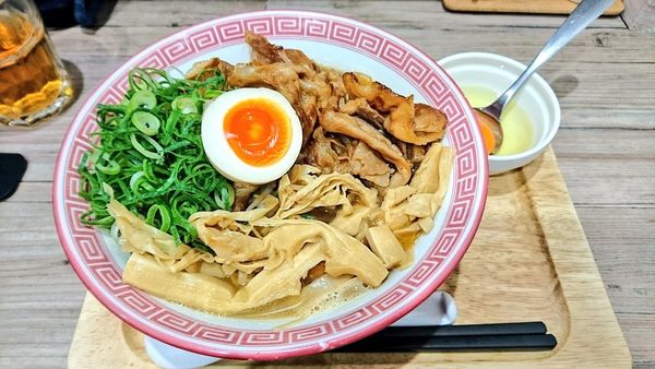 「徳島ラーメン+全部増し」@徳島NOODLE ぱどるの写真