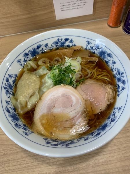 「ラーメン 800円　わんたん1つ 100円」@覆めん 花木の写真