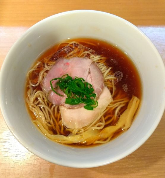 「醤油らぁ麺（￥800）」@らぁ麺 はやし田 新宿本店の写真