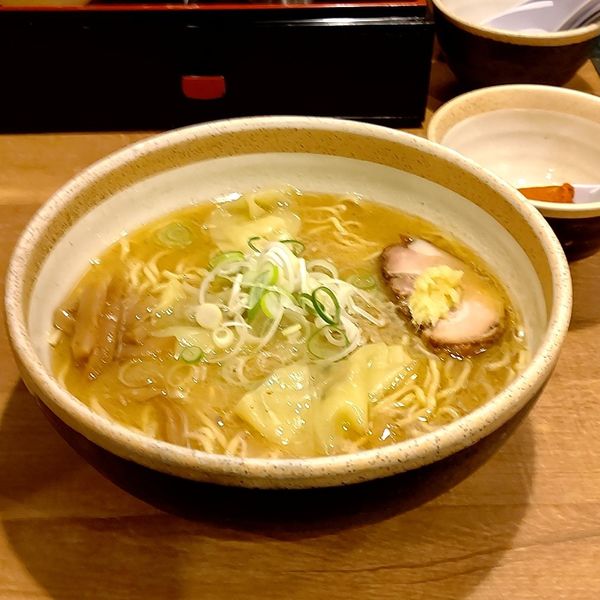 「味噌(大盛)＋ワンタン＋辛味噌(別皿)」@らーめん 福籠の写真