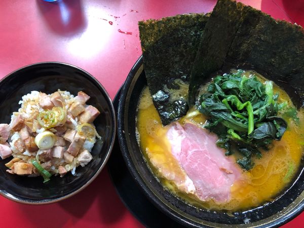 「ラーメン　半賄い飯」@家系ラーメン とらきち家の写真