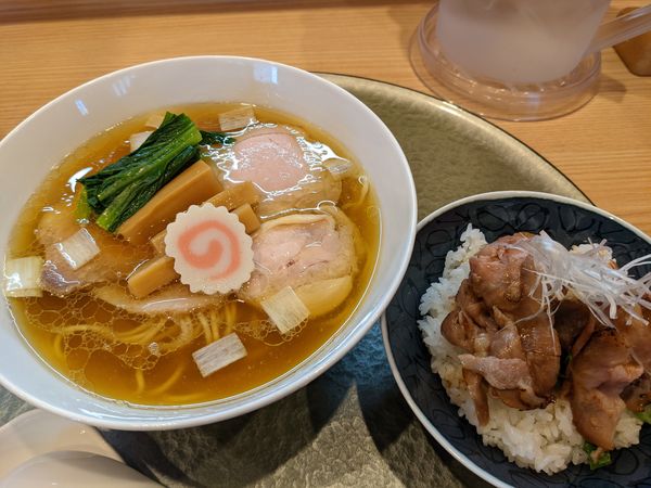 「羅臼昆布と鮭節の中華そば＋豚丼」@中華そば 深緑の写真