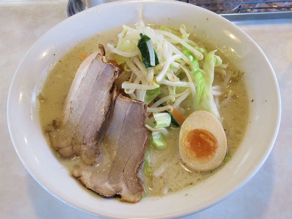 「塩白湯麺（680円）」@白湯ラーメン 焔の写真