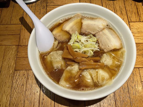 「あごだしらーめん あっさり（醤油）+ワンタン」@めん業一筋 善龍の写真