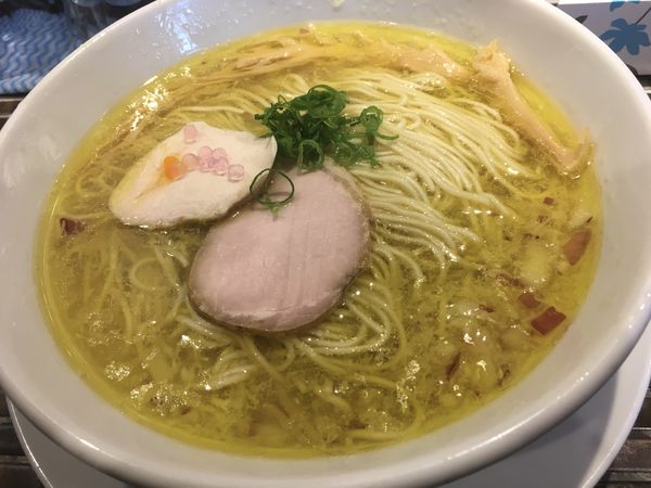 「青森産ニンニクの汐（しお）そば」@noodles kitchen GUNNERS 新丸子店の写真
