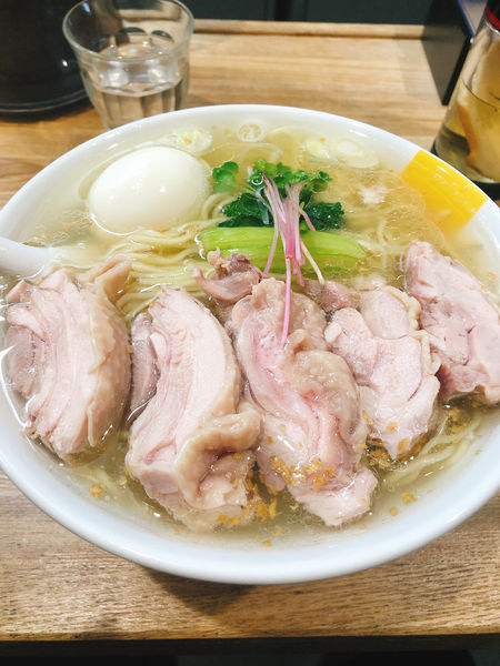 「にくたま塩生姜ラーメン」@塩生姜らー麺専門店 MANNISH 亀戸店の写真