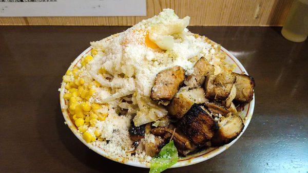 「限定/味噌汁なし+大盛り+豚増し+粉雪」@自家製麺 まさきの写真