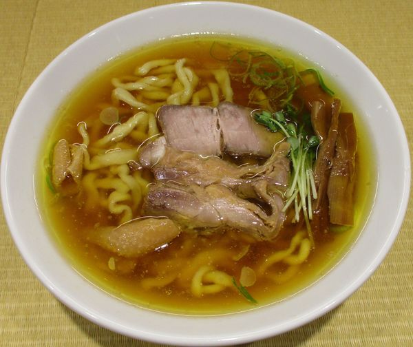 「親鶏中華そば（中太麺）　820円」@手打 親鶏中華そば 綾川の写真