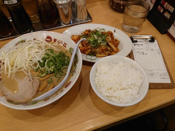 「白髪ねぎラーメン＆豚キムチ定食１２４０円」@天下一品 池袋西口店の写真