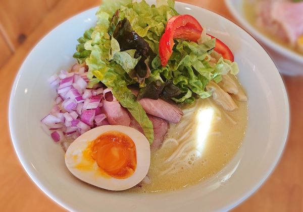 「ベジ・鶏らーめんと玉ねぎ、メンマ(穂先)」@らーめん コッコの写真