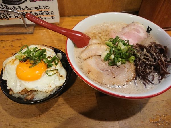 「チャーシューエッグ丼と2種チャーシューどとんこつ」@きら星の写真