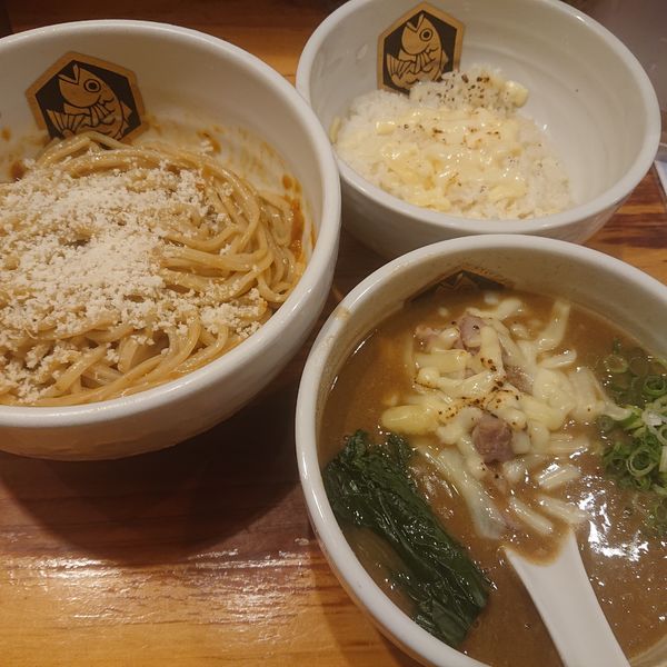 「限定 Wチーズ濃厚真鯛カレーつけ麺1000円チーズ飯150円」@真鯛らーめん 麺魚の写真