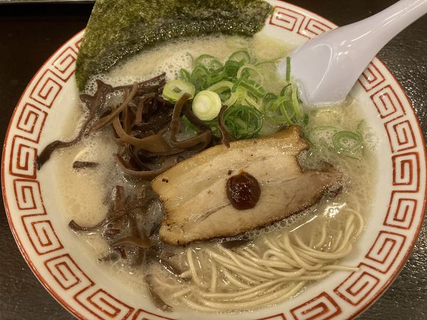 「博多ラーメン¥750」@博多ラーメン 替玉食堂 中央店の写真