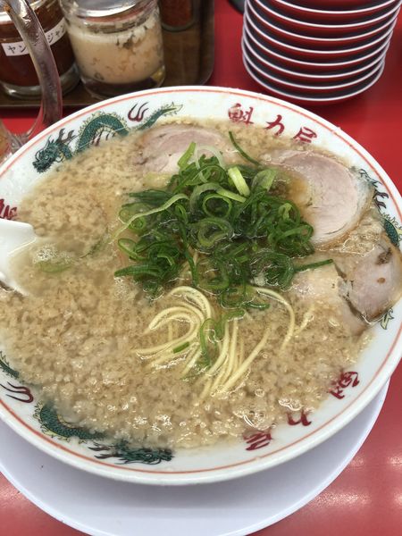 「特製醤油ラーメン」@ラーメン魁力屋 五反田店の写真