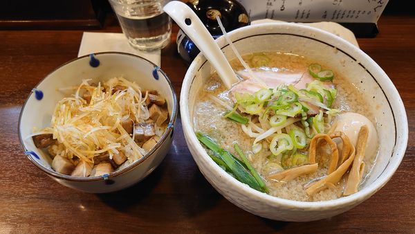 「味玉らーめん（こってり）750円 + ちゃーしゅー丼250円」@麺屋 旬の写真