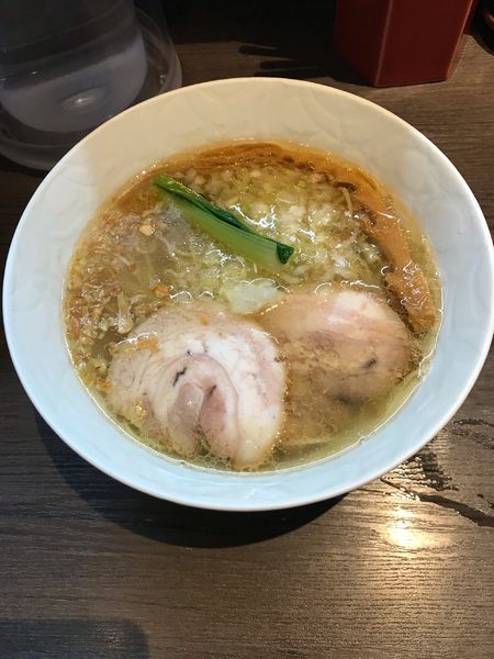 「塩らぁ麺 900円」@支那そばや 本店の写真