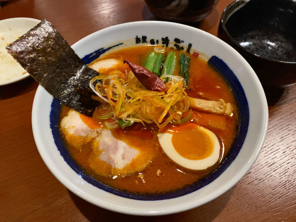 「醤油とんこつラーメン　1辛トッピング計1000円」@居酒屋 いきぶしの写真