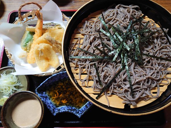 「山くるみ天ざる(1650円)」@そば処 入船の写真