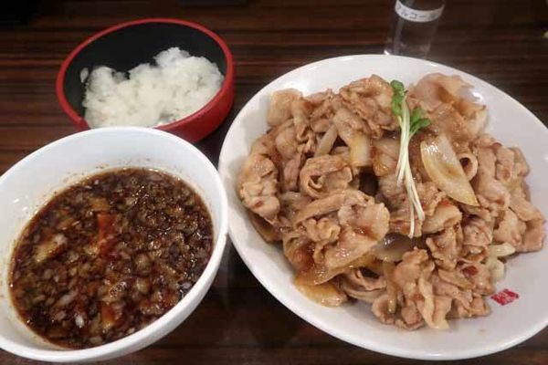 「肉盛りつけ麺並本日無料＋肉増し　320円」@魁 肉盛りつけ麺 六代目けいすけの写真