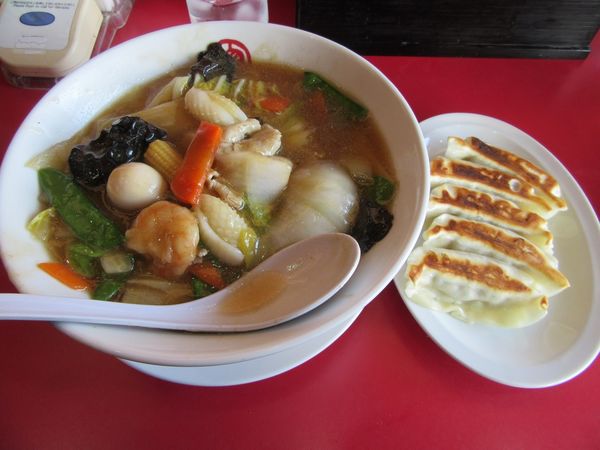 「うまに麺（８００円）＋餃子３００円」@珍來 取手店の写真