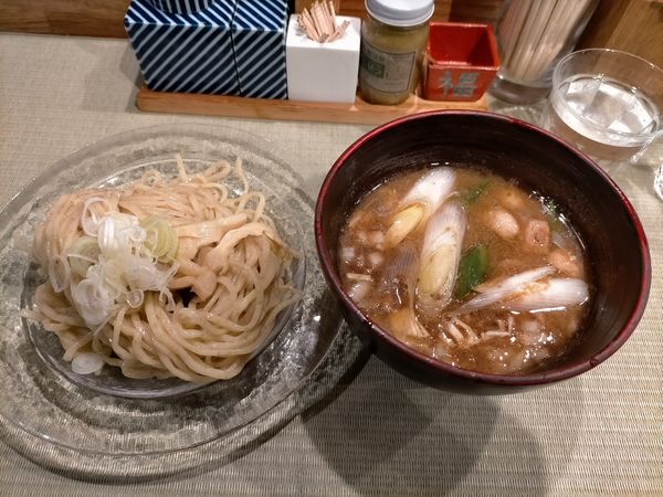「鴨汁つけそば950円（ニンニク無し）」@らーめん 鴨to葱の写真