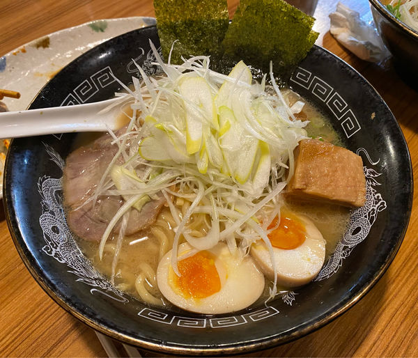 「徳丸🍜🥢(ねぎ)」@らーめん金伝丸 渋谷道玄坂店の写真