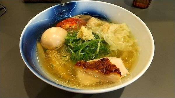 「特製鶏塩らーめん（１，１００円）」@黄金拉麺 鶏のおかげ 八王子みなみ野店の写真