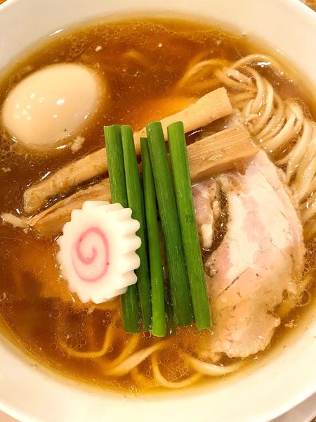 「中華そば（醤油）＋味付煮卵」@味六屋の写真