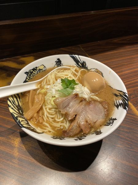 「鷹虎味玉ら〜めん（中盛）」@麺屋武蔵 鷹虎の写真