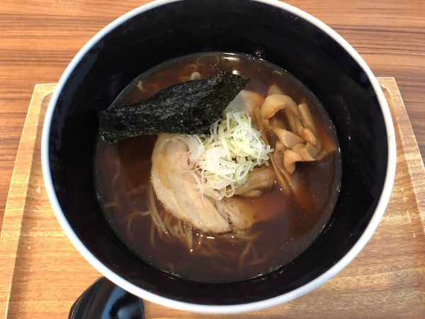 「軍鶏出汁しょうゆらーめん　大盛　麺硬」@菜す乃の写真