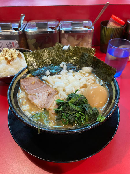 「ラーメン　味玉　玉ネギ」@家系ラーメン 王道 神道家の写真