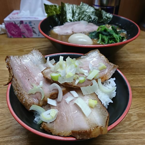 「ラーメン 700えん まかない飯【炙り】200えん」@麺家 紫極の写真
