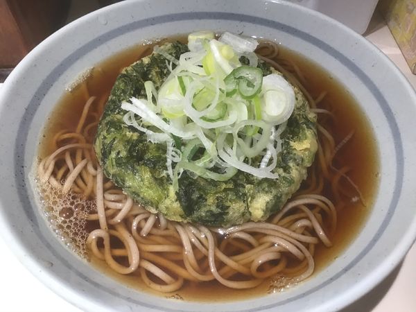 「春菊天そば450円」@爽亭 JR熱海駅 伊東線ホーム店の写真