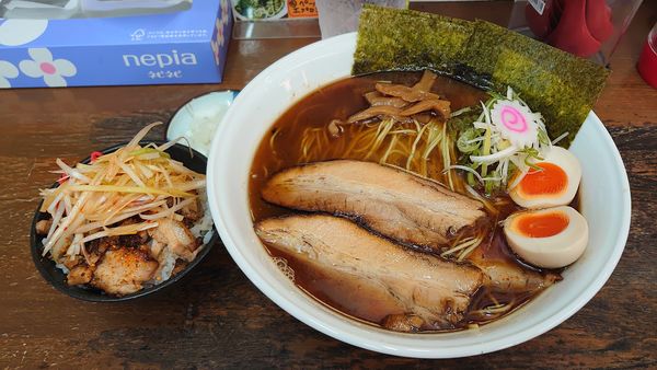 「煮干そば 730円 + 賄いチャーシュー丼 280円」@麺屋こうきの写真
