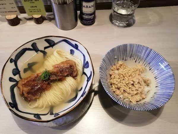 「鯛煮干しの塩そば　750円　鶏そぼろ丼　200円」@タナカ ロボの写真