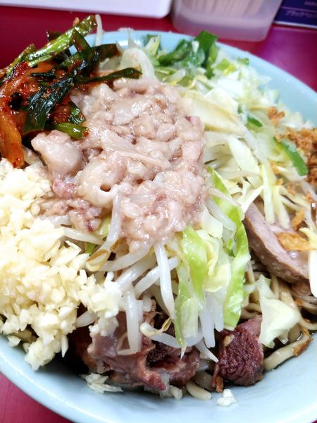 「小ラーメン(ぶた2枚)・ねぎ汁なし・ピリ辛にらだれ」@ラーメン二郎 中山駅前店の写真