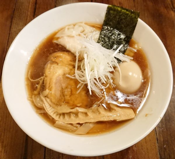 「特製中華そば＋わんたん(2個)」@武麗舞の写真