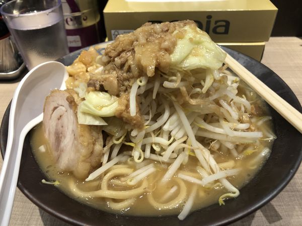 「ニンニク野菜ラーメン500円+大盛100円+全マシ　600円」@麺屋 よし○の写真