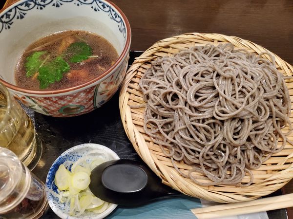 「鴨せいろ＋そば大盛」@北前そば高田屋 関内南口店の写真