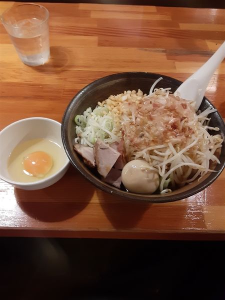 「次郎のまぜそば+味玉」@瞠 池袋店の写真