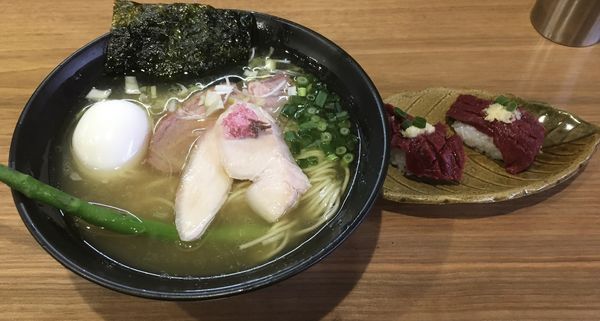 「鶏淡麗塩ラーメン(800¥)」@らぁ麺 鬼滅の桜の写真