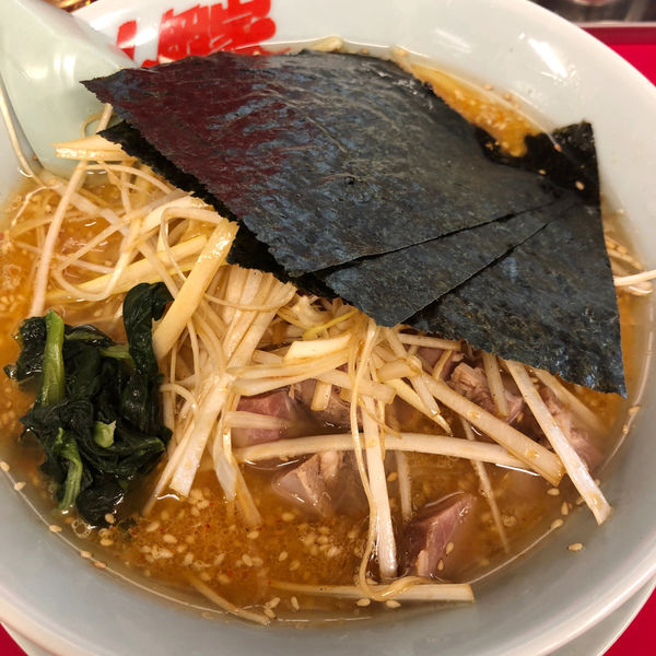 「特製味噌ネギラーメン　870円　コロチャー0円」@ラーメン山岡家 大泉店の写真